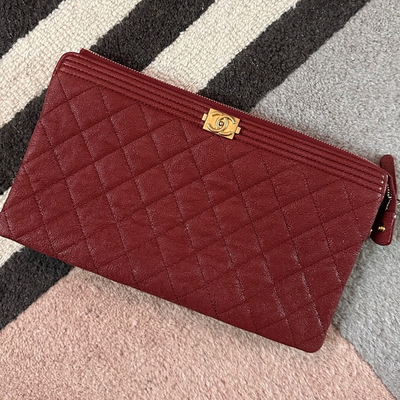 Auth CHANEL O Case in Iridescent Caviar Leather Boy - Picture 2 of 8